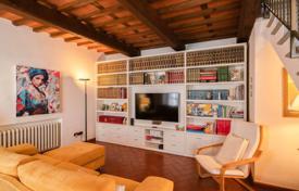 5 dormitorio villa 376 m² en Uzzano, Italia. 750 000 €