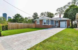 Casa de pueblo – Etobicoke, Toronto, Ontario,  Canadá. C$1 563 000