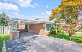 7 dormitorio casa de pueblo en Etobicoke, Canadá. C$1 410 000