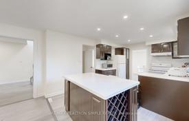 12 dormitorio casa de pueblo en Scarborough, Canadá. C$1 461 000