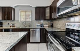 3 dormitorio casa de pueblo 208 m² en Miami, Estados Unidos. $1 250 000