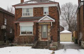 Casa de pueblo – East York, Toronto, Ontario,  Canadá. C$1 011 000