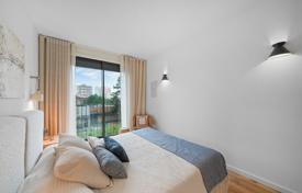 Apartamento de 3 dormitorios con 134 m² con balcón de 21,3 m² y 2 plazas de garaje. 402 000 €