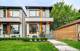 Casa de pueblo – East York, Toronto, Ontario,  Canadá. C$1 774 000