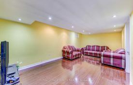 10 dormitorio casa de pueblo en Scarborough, Canadá. C$1 168 000