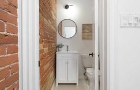 9 dormitorio adosado en Old Toronto, Canadá. C$1 434 000