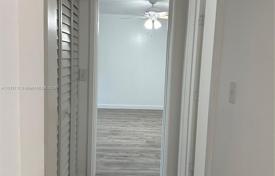 3 dormitorio casa de pueblo 220 m² en Miami, Estados Unidos. $580 000