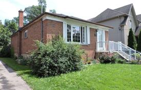 7 dormitorio casa de pueblo en Etobicoke, Canadá. C$1 584 000