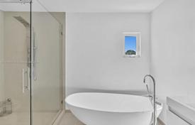 4 dormitorio casa de pueblo 275 m² en Miami, Estados Unidos. $2 199 000