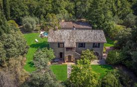 12 dormitorio finca rústica 504 m² en Perugia, Italia. 880 000 €
