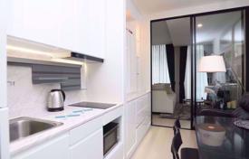 1-dormitorio apartamentos en condominio en Pathum Wan, Tailandia. $438 000