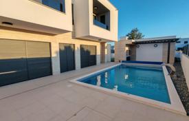 8 dormitorio casa de pueblo 227 m² en Zadar County, Croacia. 850 000 €