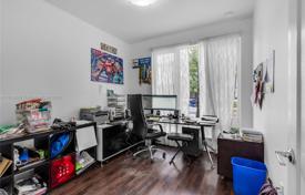 4 dormitorio casa de pueblo 190 m² en Miami, Estados Unidos. $715 000