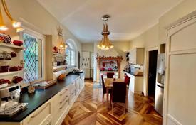 8 dormitorio villa en Lago Como, Italia. Price on request