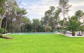 5 dormitorio chalet en Le Rouret, Francia. Price on request