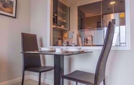 1-dormitorio apartamentos en condominio en Khlong Toei, Tailandia. $390 000