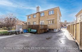 7 dormitorio adosado en North York, Canadá. C$1 293 000