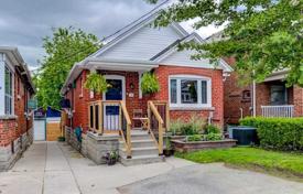 Casa de pueblo – York, Toronto, Ontario,  Canadá. C$1 117 000