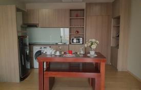 1-dormitorio apartamentos en condominio en Watthana, Tailandia. $273 000