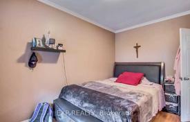 8 dormitorio casa de pueblo en York, Canadá. C$1 443 000