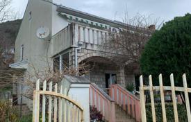 6 dormitorio chalet 136 m² en Bijela, Montenegro. 320 000 €