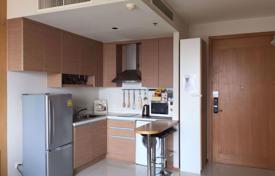 1-dormitorio apartamentos en condominio en Khlong Toei, Tailandia. $262 000