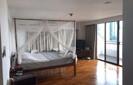 4-dormitorio apartamentos en condominio en Khlong Toei, Tailandia. $3 700  por semana