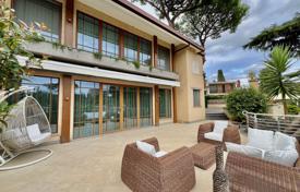 3 dormitorio villa 440 m² en Roma, Italia. Price on request