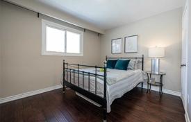 5 dormitorio adosado en North York, Canadá. C$1 354 000