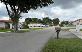 3 dormitorio casa de pueblo 185 m² en Miami, Estados Unidos. $600 000