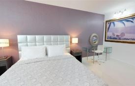 1-dormitorio apartamentos en condominio 93 m² en Collins Avenue, Estados Unidos. $516 000