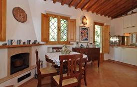 5 dormitorio villa 443 m² en Pienza, Italia. 980 000 €