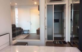 1-dormitorio apartamentos en condominio en Phra Khanong, Tailandia. $176 000