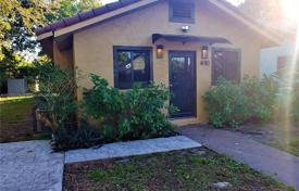 4 dormitorio casa de pueblo 107 m² en Miami, Estados Unidos. $700 000