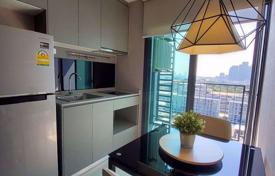 1-dormitorio apartamentos en condominio en Phra Khanong, Tailandia. $140 000