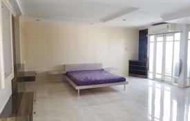 2-dormitorio apartamentos en condominio en Khlong Toei, Tailandia. $662 000