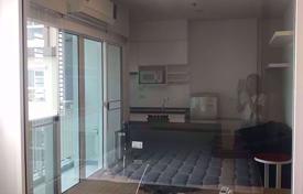 1-dormitorio apartamentos en condominio en Thon Buri, Tailandia. $90 000