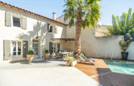 7 dormitorio casa de pueblo en Eyragues, Francia. 1 110 000 €