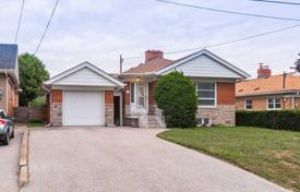 Casa de pueblo – Etobicoke, Toronto, Ontario,  Canadá. C$1 272 000