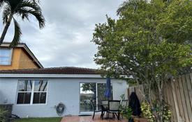 Casa de pueblo – West End, Miami, Florida,  Estados Unidos. $480 000