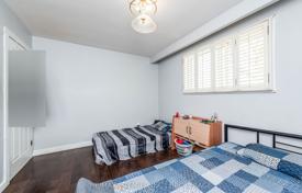 10 dormitorio adosado en North York, Canadá. C$1 376 000