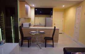 1-dormitorio apartamentos en condominio en Khlong Toei, Tailandia. $265 000