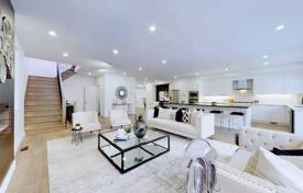 17 dormitorio casa de pueblo en Scarborough, Canadá. C$2 433 000