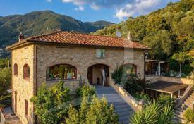 8 dormitorio villa 370 m² en Camaiore, Italia. 1 500 000 €