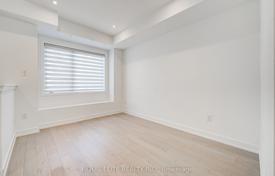8 dormitorio adosado en North York, Canadá. C$1 587 000