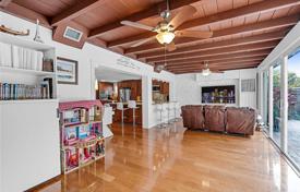 4 dormitorio casa de pueblo 242 m² en Miami, Estados Unidos. $1 100 000