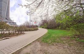 5 dormitorio piso en Lake Shore Boulevard West, Canadá. C$938 000