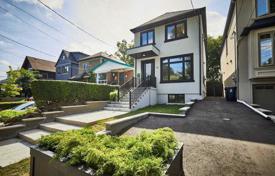 Casa de pueblo – East York, Toronto, Ontario,  Canadá. C$1 629 000