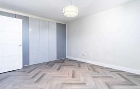 6 dormitorio piso en Etobicoke, Canadá. C$1 193 000