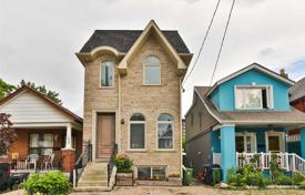 Casa de pueblo – East York, Toronto, Ontario,  Canadá. C$1 845 000